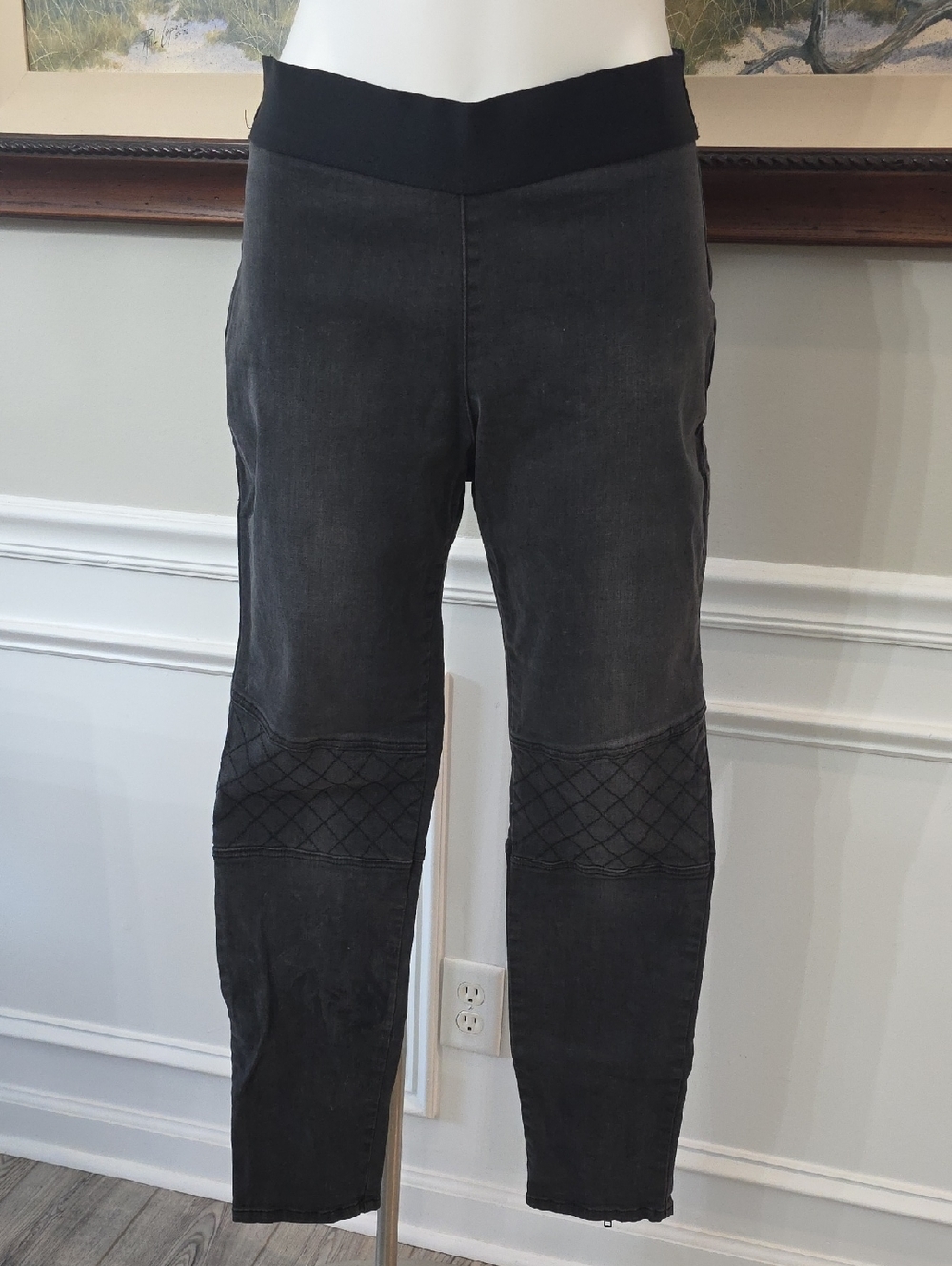 CAbi Jeans navy and cream label detail